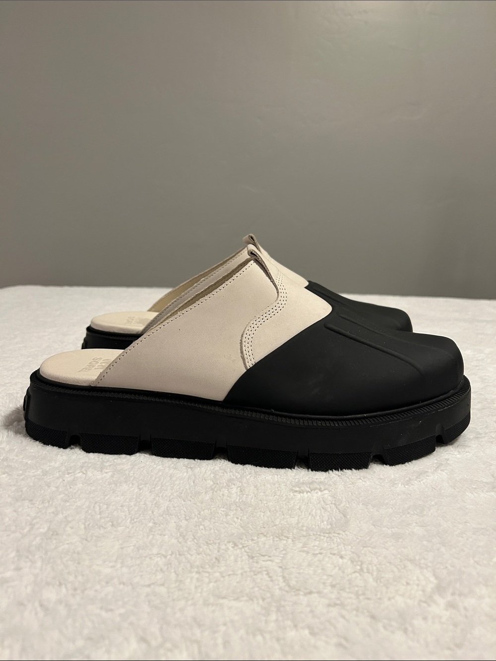 Sorel Rein CB Women Slip-On Clog Chalk/black Color. Lightweight EVA footbed. - Picture 11 of 11